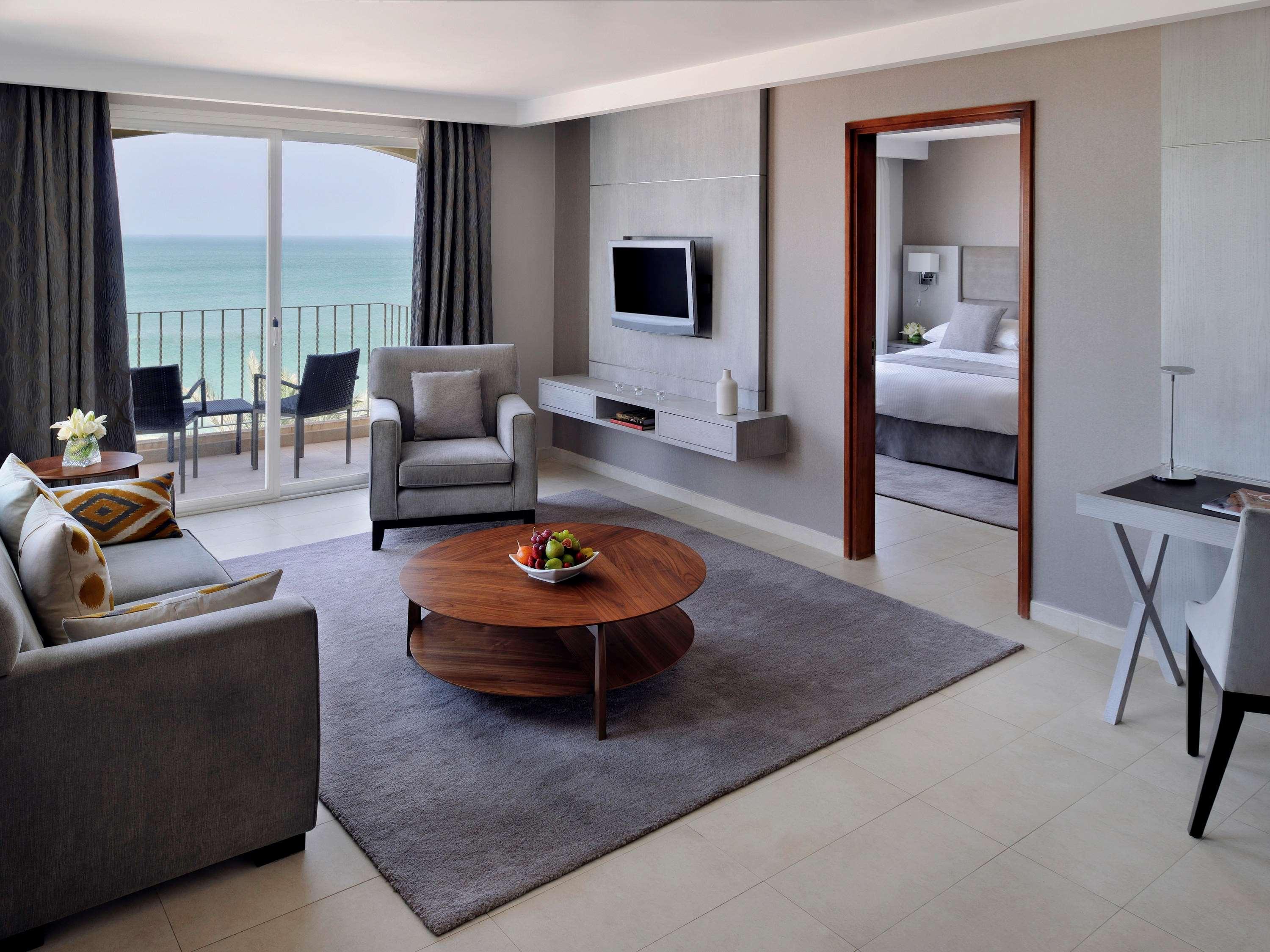 Mövenpick Hotel & Resort Al Bida'a Salmiya Exterior foto A suite at the Jumeirah Beach Hotel