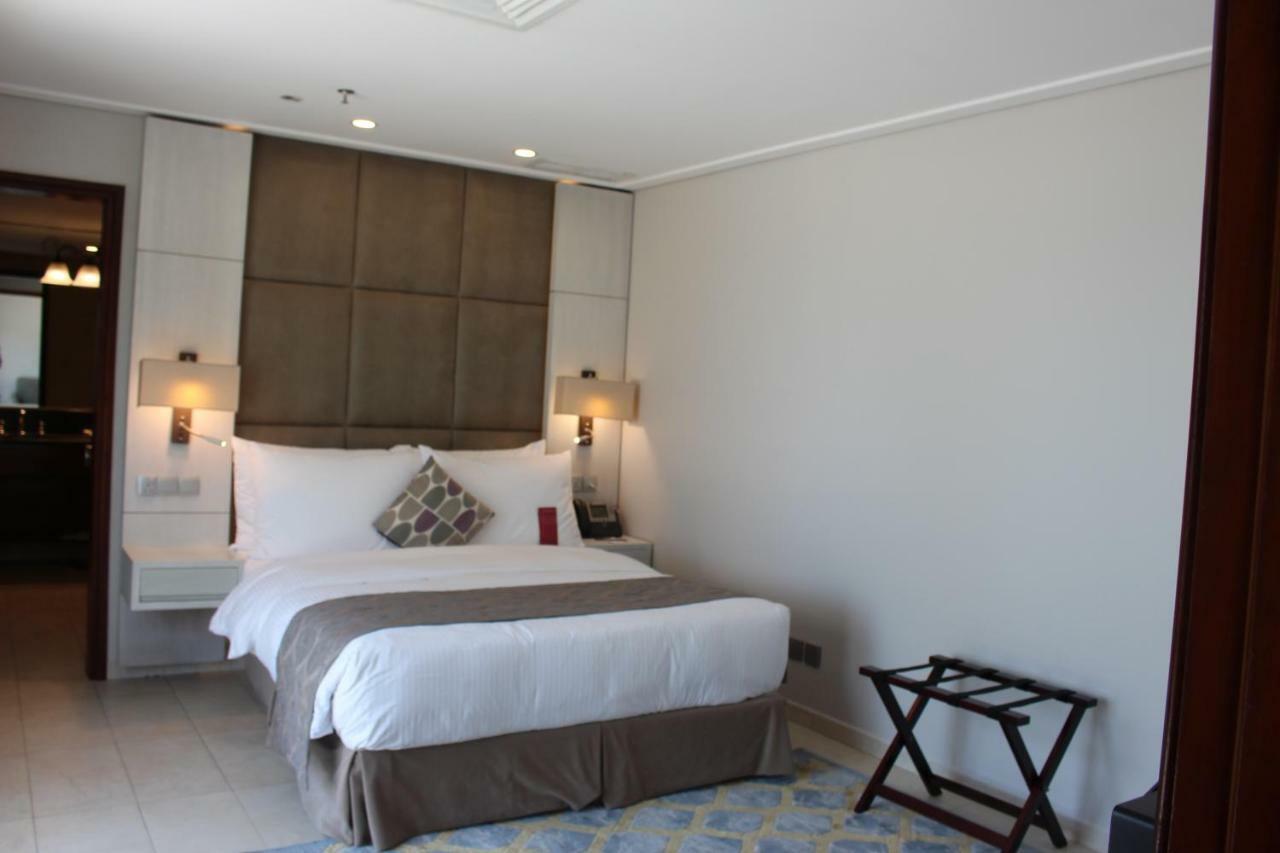 Mövenpick Hotel & Resort Al Bida'a Salmiya Exterior foto A bedroom at the hotel